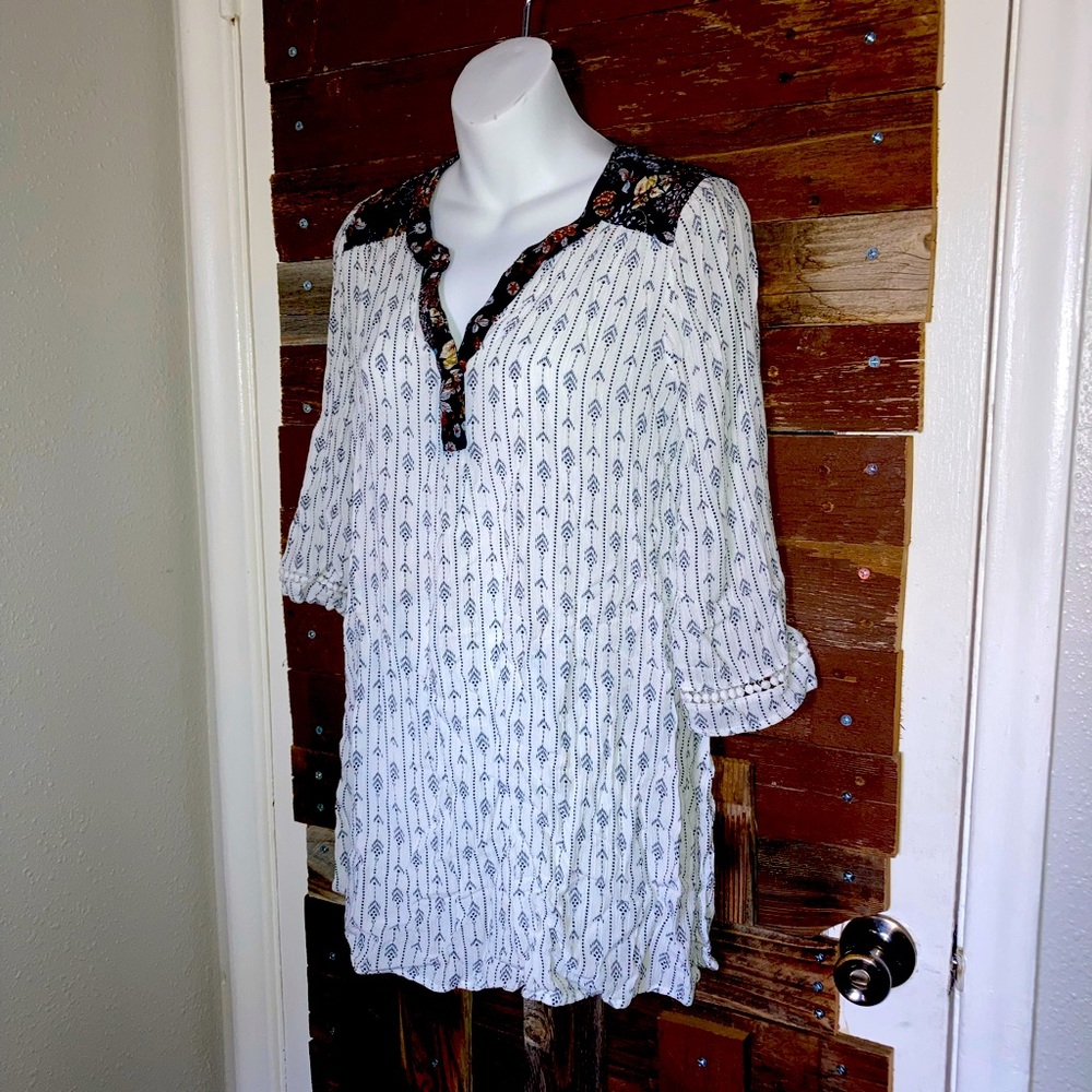 Mixed print, navy and white, tunic dress.
